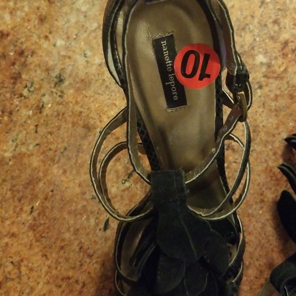 Sandals - Picture 3 of 4